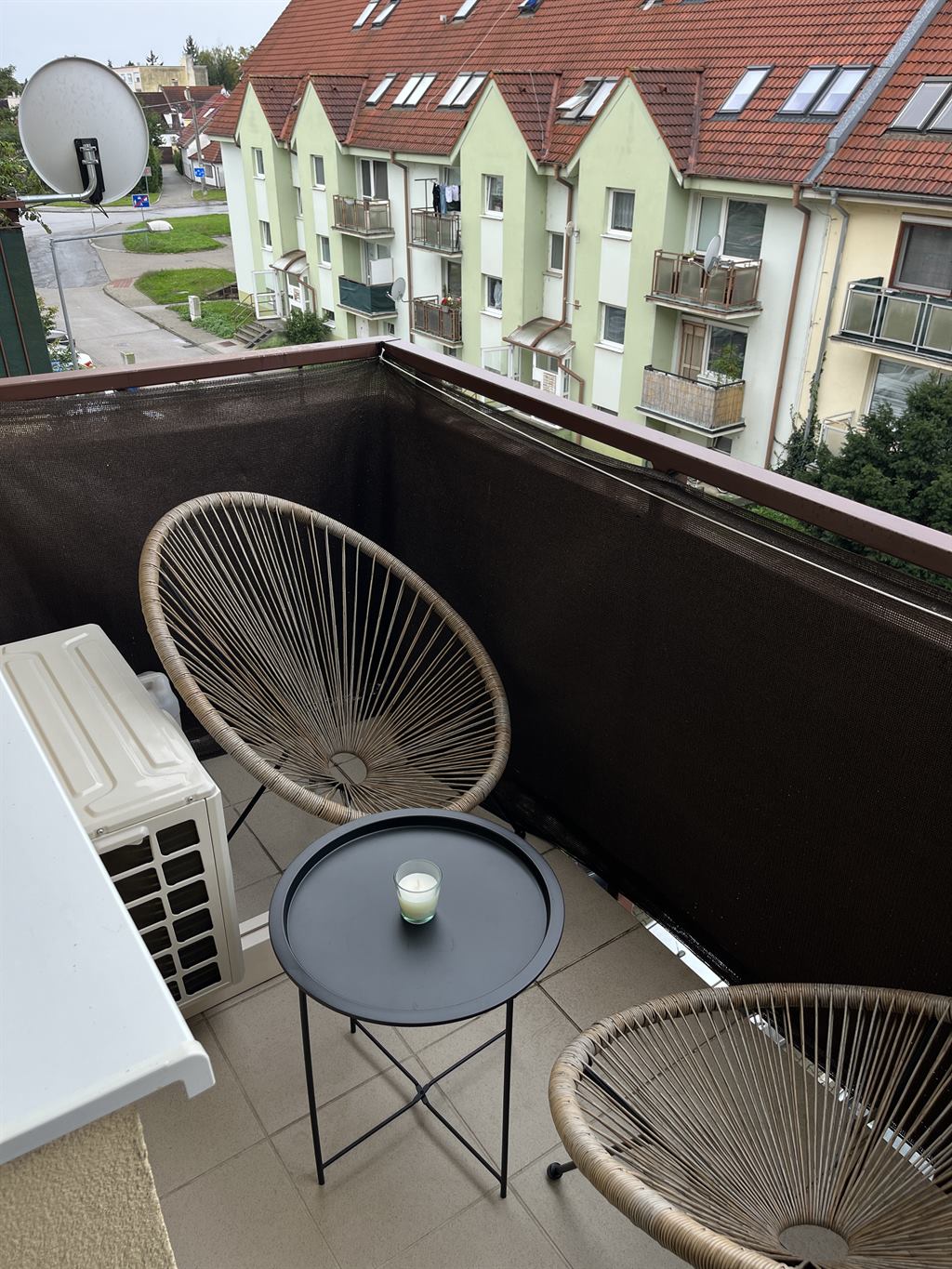 Balkón so sedením